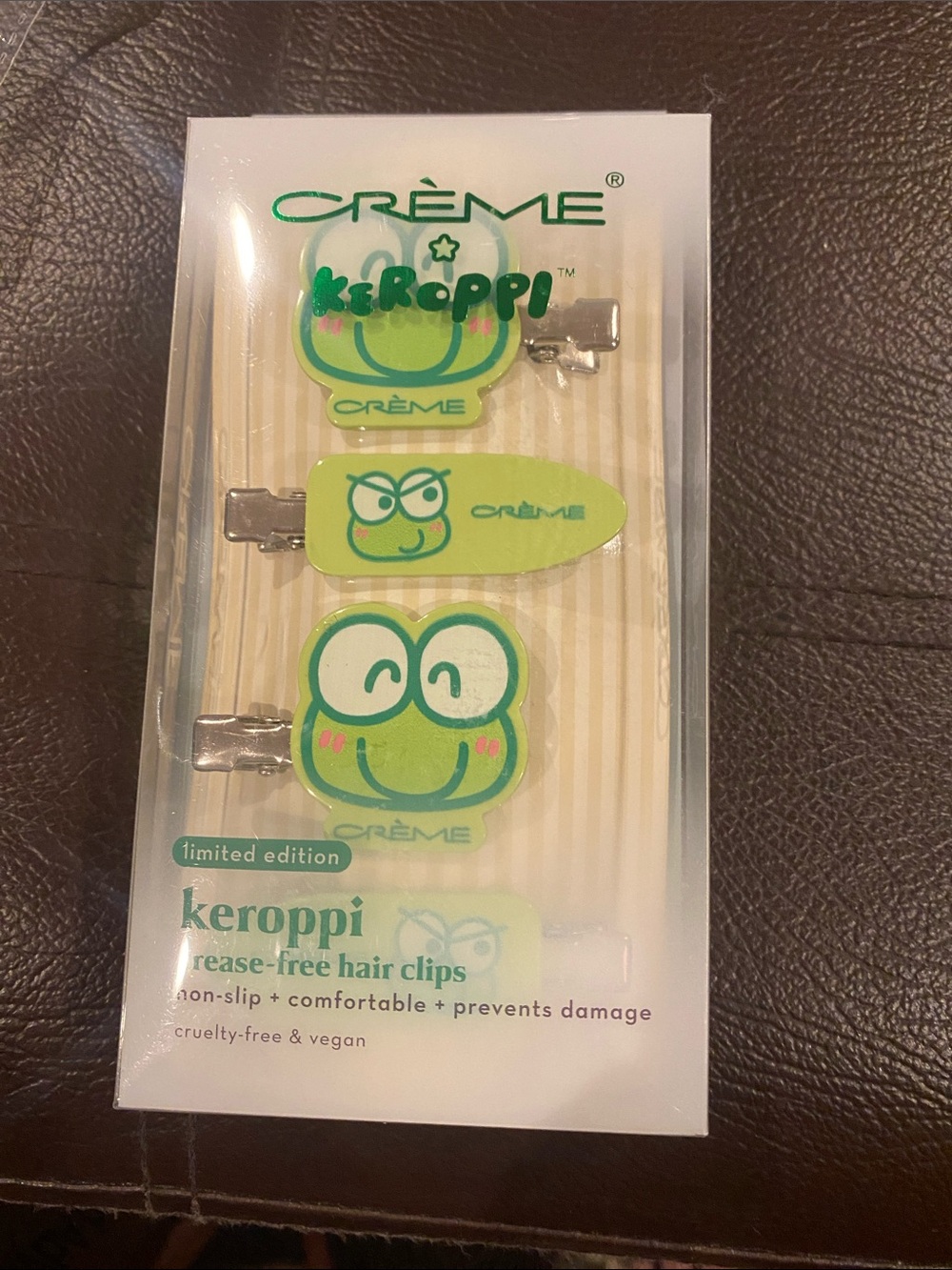 🎉🎉 5/$15 Crème Keroppi Green Hair Clips Set